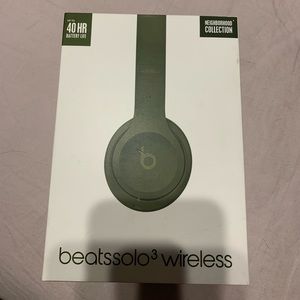 Beats solo 3 wireless in army green